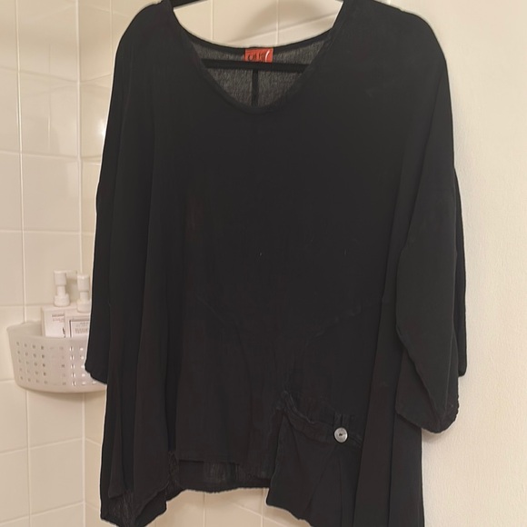 Oh My Gauze Black Asymmetrical 3/4 Sleeve Blouse - Picture 1 of 4